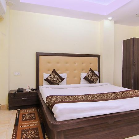 Oyo Flagship Hotel Cz Near Phoenix United Lucknow Eksteriør billede